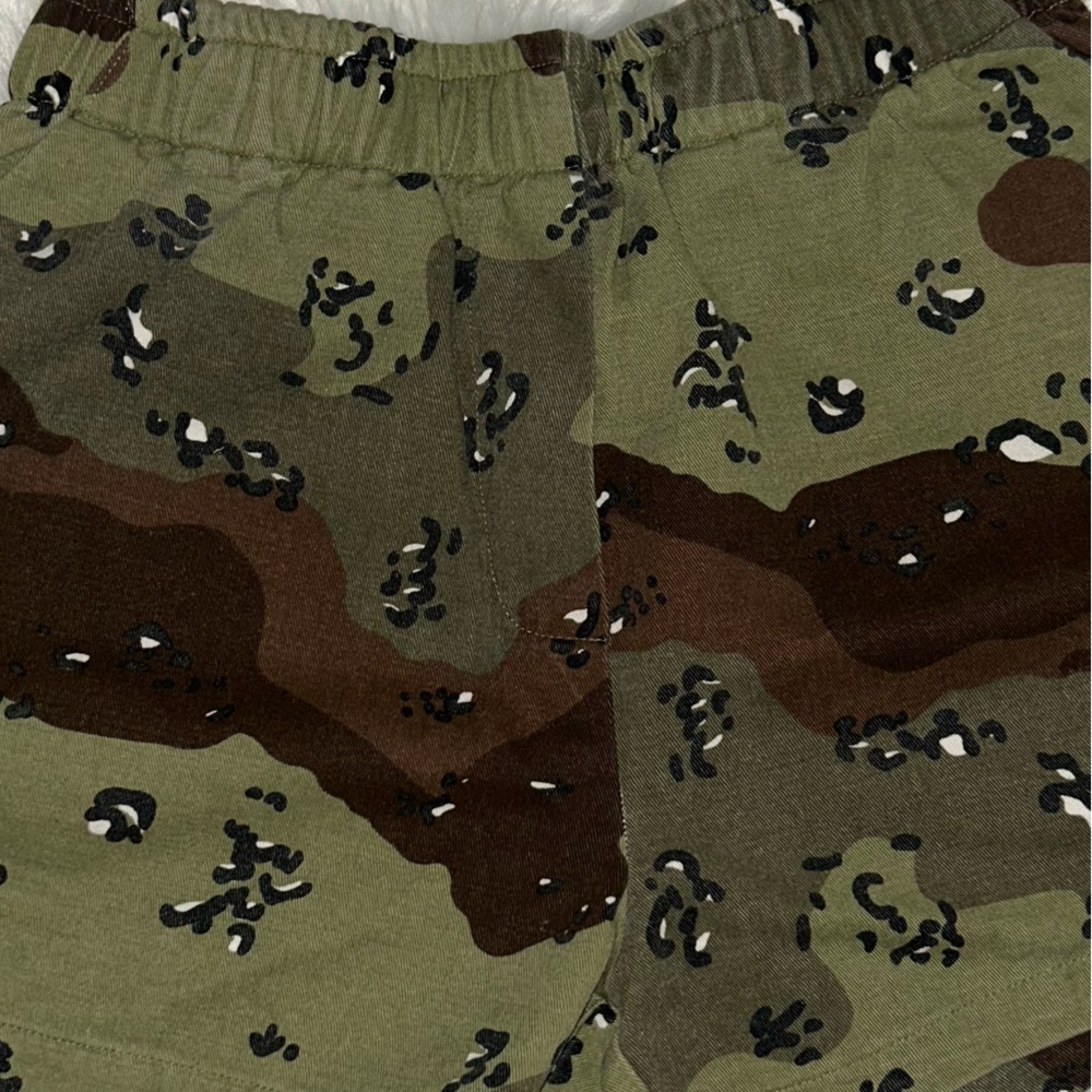 Women Camouflage Shorts - Picture 3 of 3